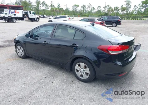 2017 Kia Forte Lx z USA, uszkodzony, nr VIN 3KPFK4A76HE145621